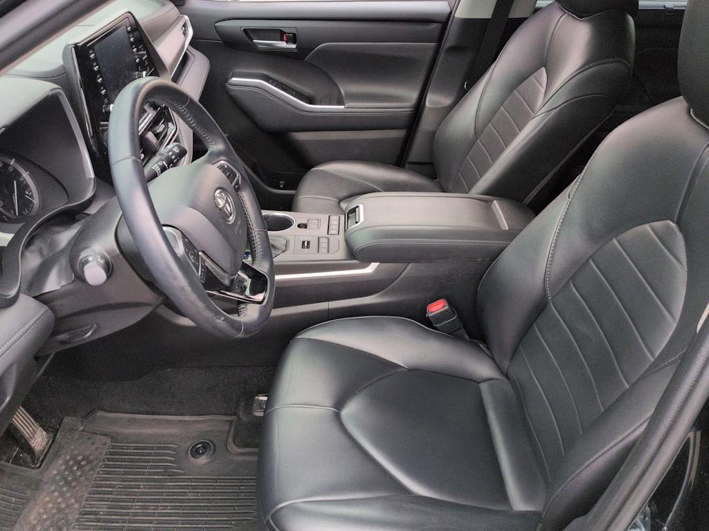 Thumbnail: 2021 Toyota Highlander - 10