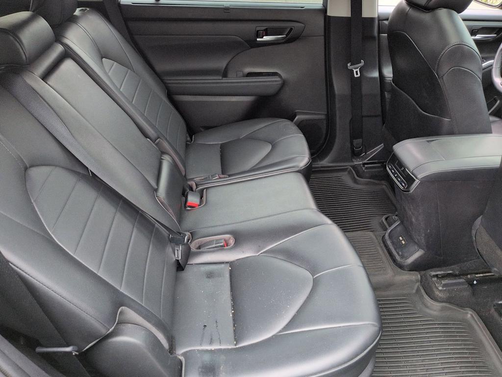 Thumbnail: 2021 Toyota Highlander - 29