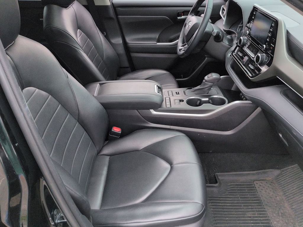 Thumbnail: 2021 Toyota Highlander - 11