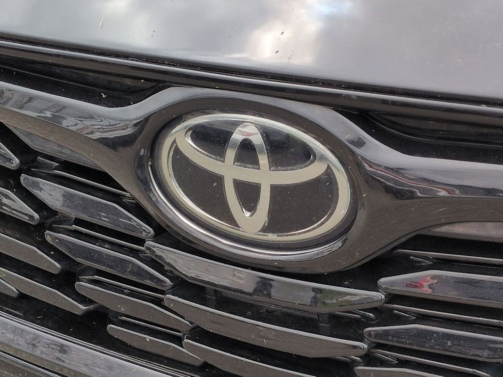 Thumbnail: 2021 Toyota Highlander - 7