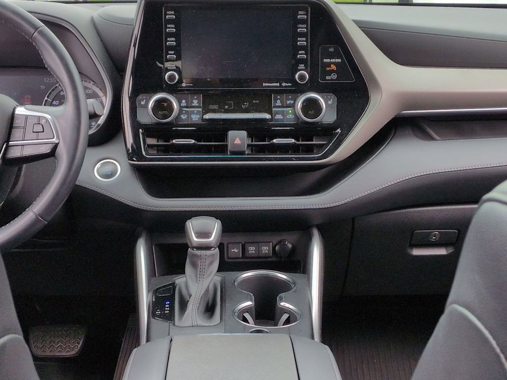 Thumbnail: 2021 Toyota Highlander - 14