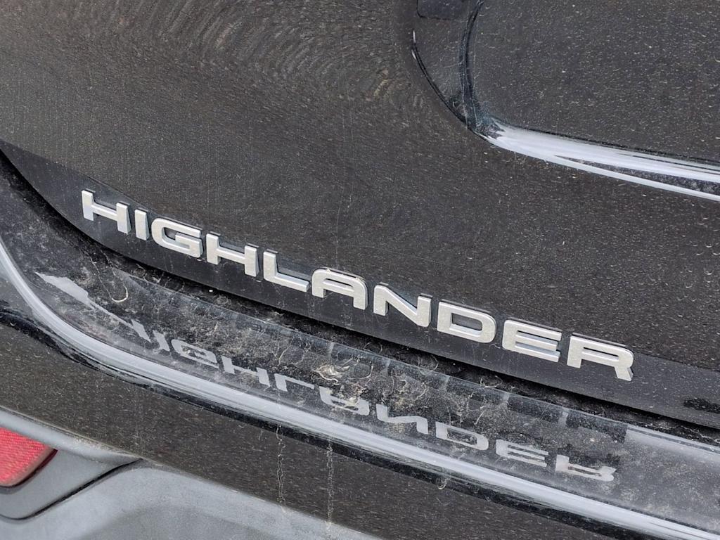 Thumbnail: 2021 Toyota Highlander - 25