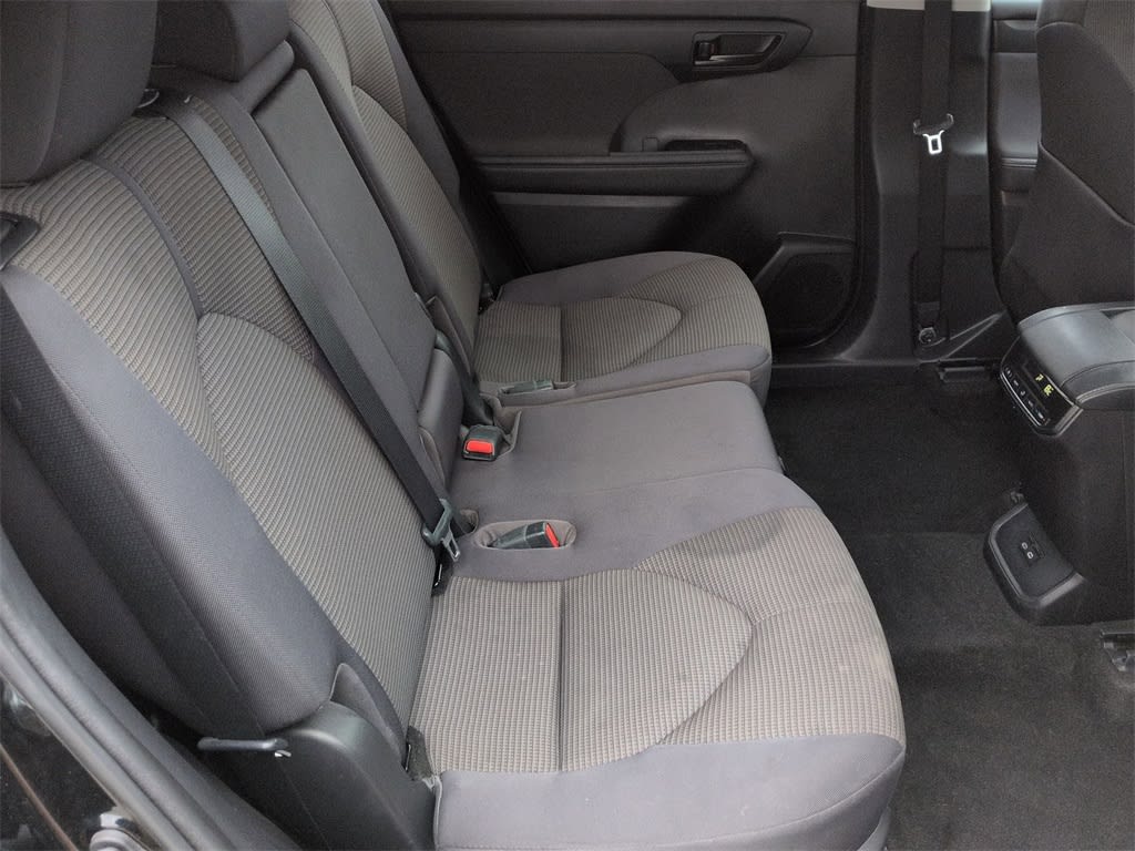 Thumbnail: 2023 Toyota Highlander - 28