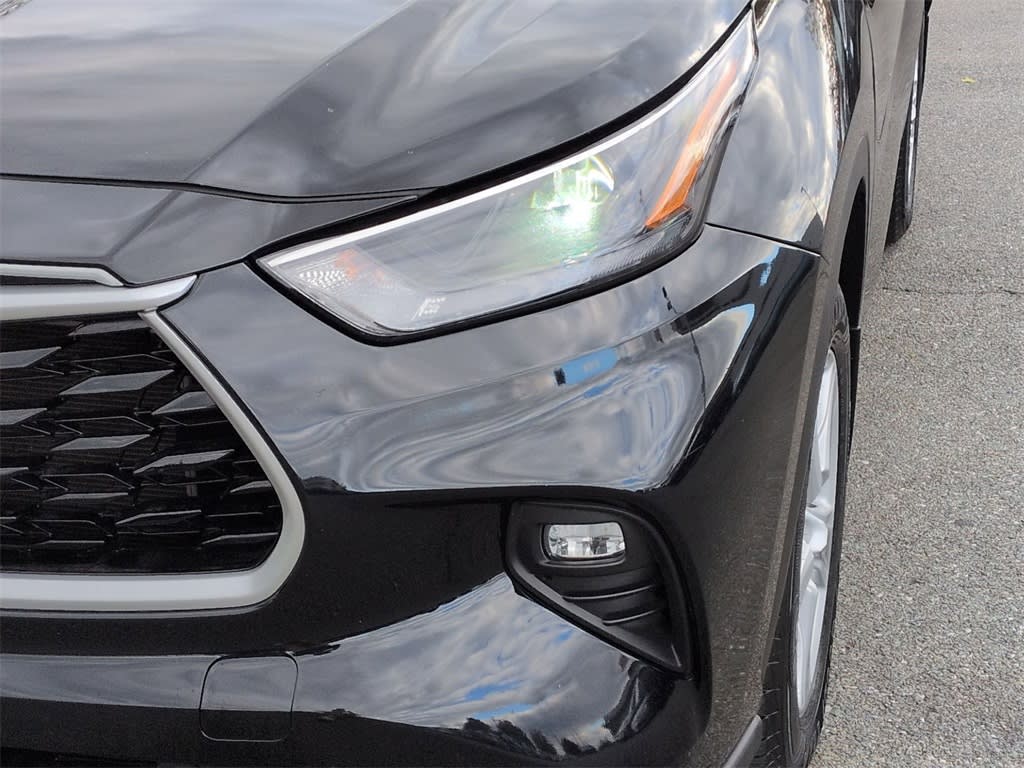 Thumbnail: 2023 Toyota Highlander - 25