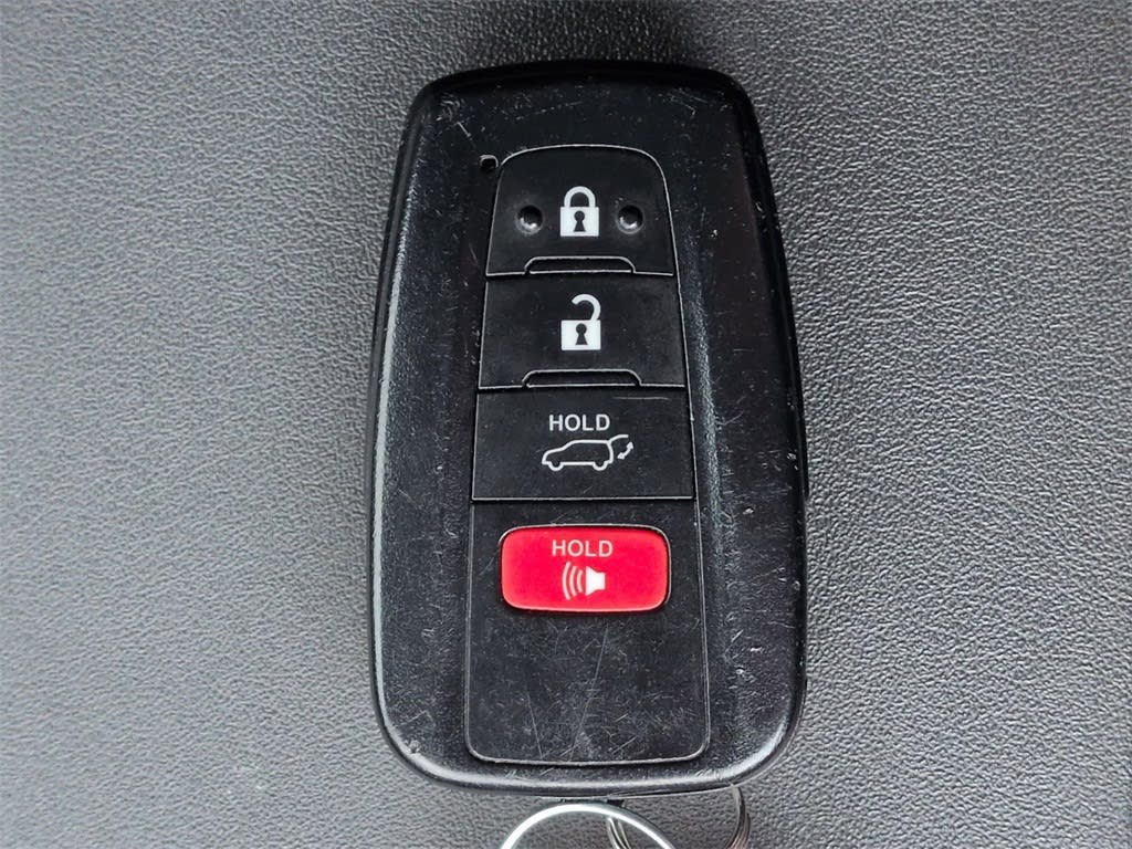 Thumbnail: 2023 Toyota Highlander - 18