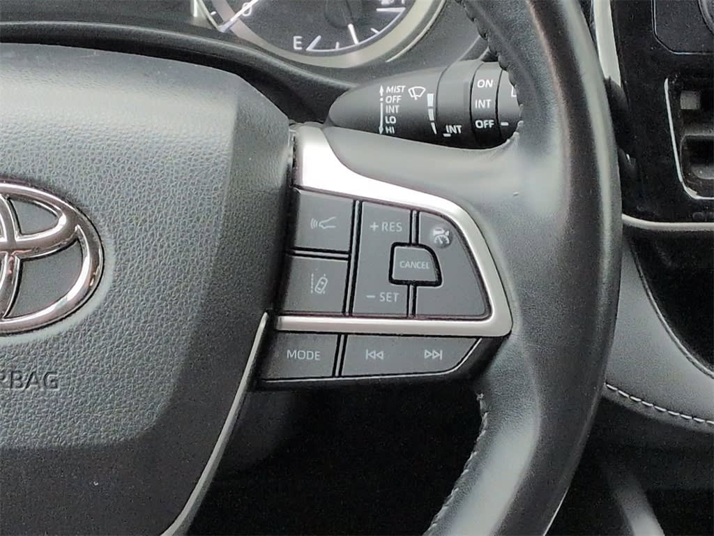 Thumbnail: 2023 Toyota Highlander - 31