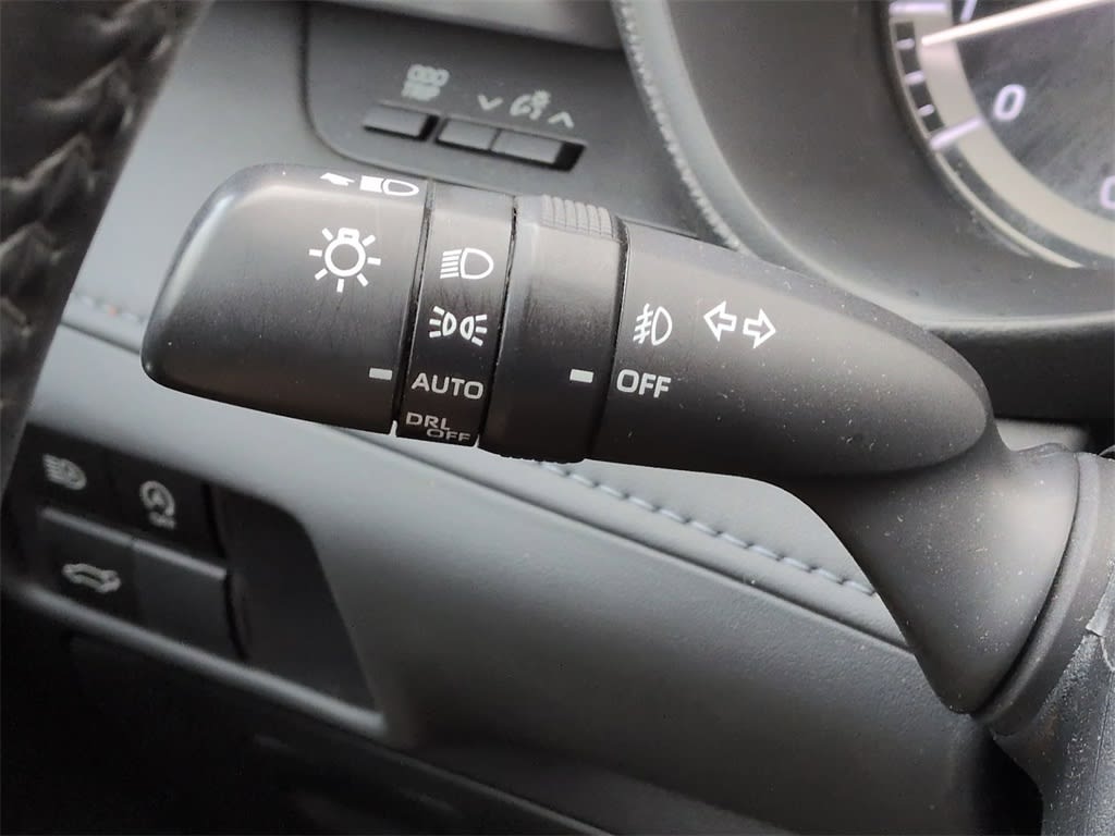 Thumbnail: 2023 Toyota Highlander - 33