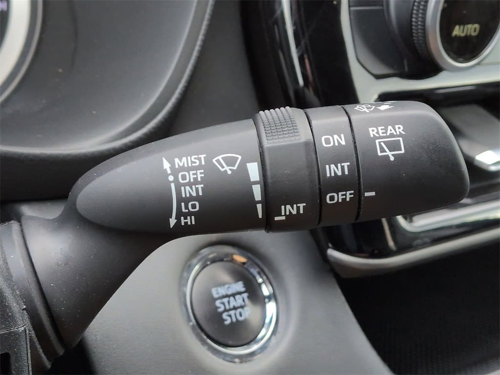 Thumbnail: 2023 Toyota Highlander - 32