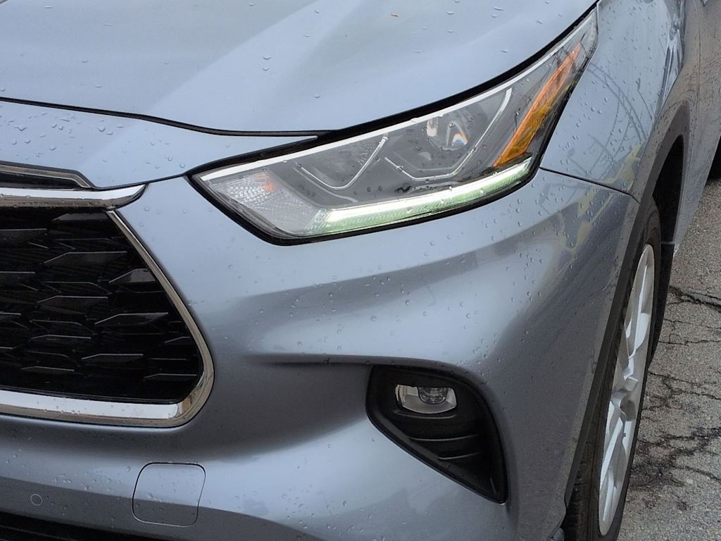 Thumbnail: 2023 Toyota Highlander - 25