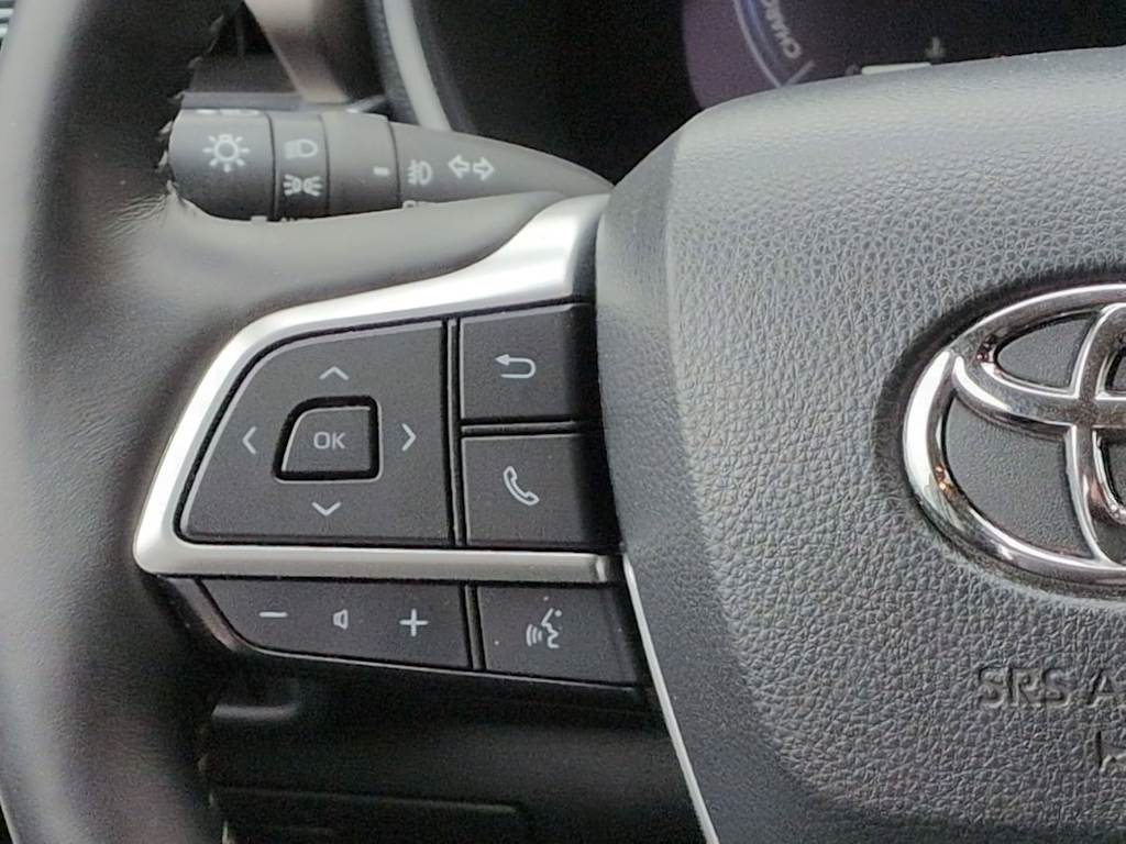 Thumbnail: 2023 Toyota Highlander - 32