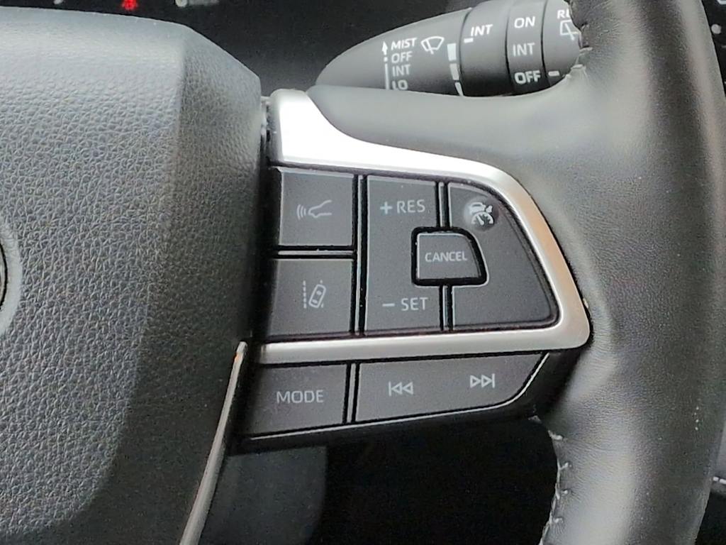 Thumbnail: 2023 Toyota Highlander - 33
