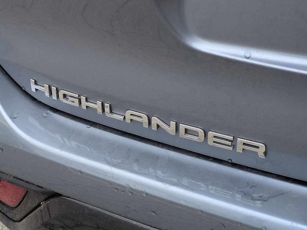 Thumbnail: 2023 Toyota Highlander - 26