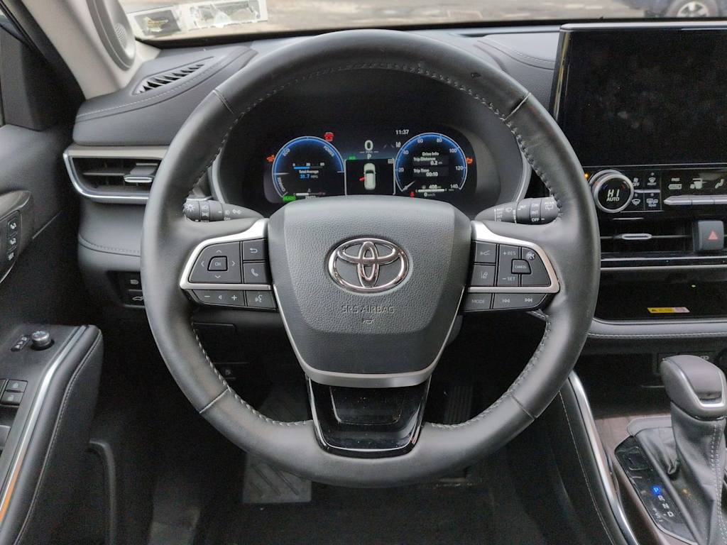 Thumbnail: 2023 Toyota Highlander - 14