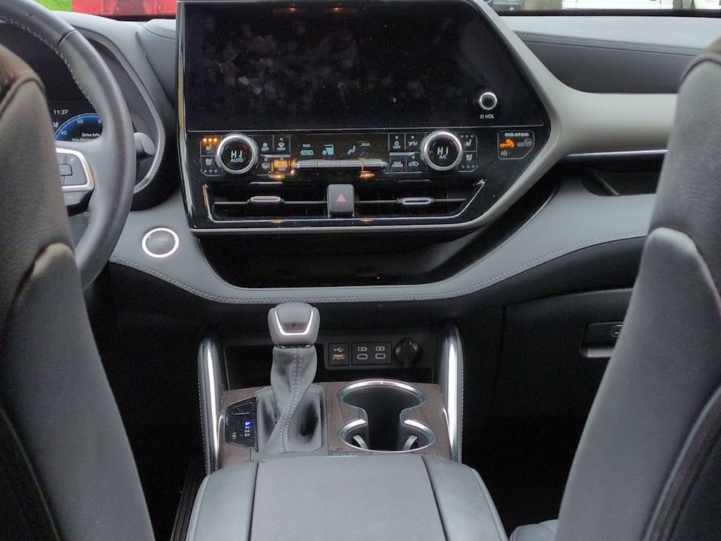 Thumbnail: 2023 Toyota Highlander - 15