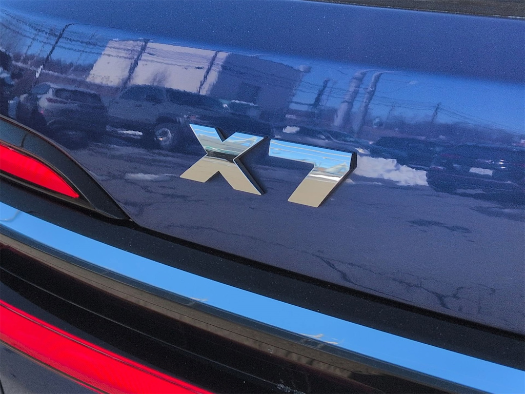 Thumbnail: 2023 BMW X7 - 7