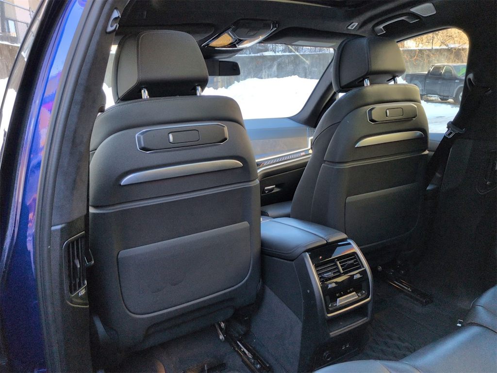 Thumbnail: 2023 BMW X7 - 12