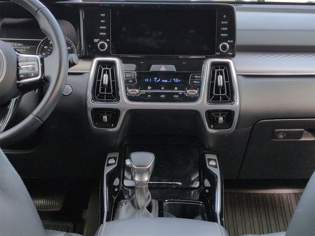 Thumbnail: 2022 Kia Sorento - 15