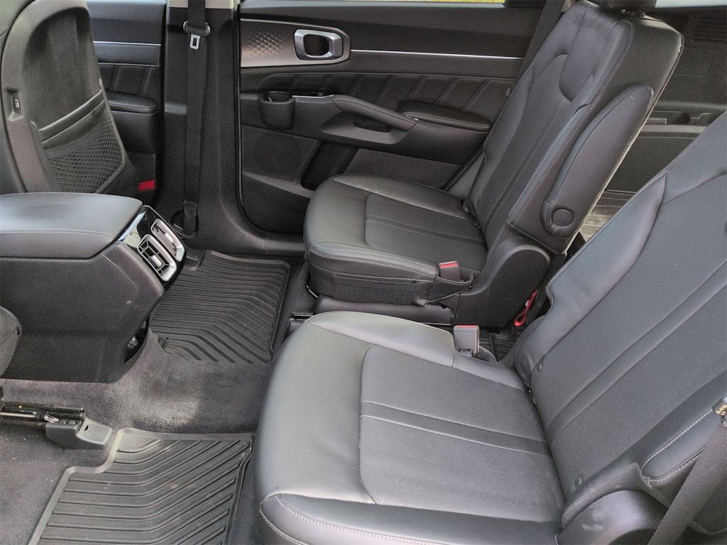 Thumbnail: 2022 Kia Sorento - 13