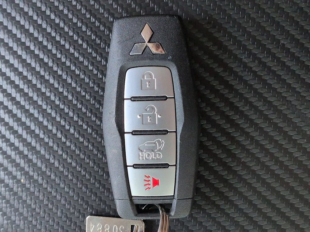 Thumbnail: 2023 Mitsubishi Outlander - 19