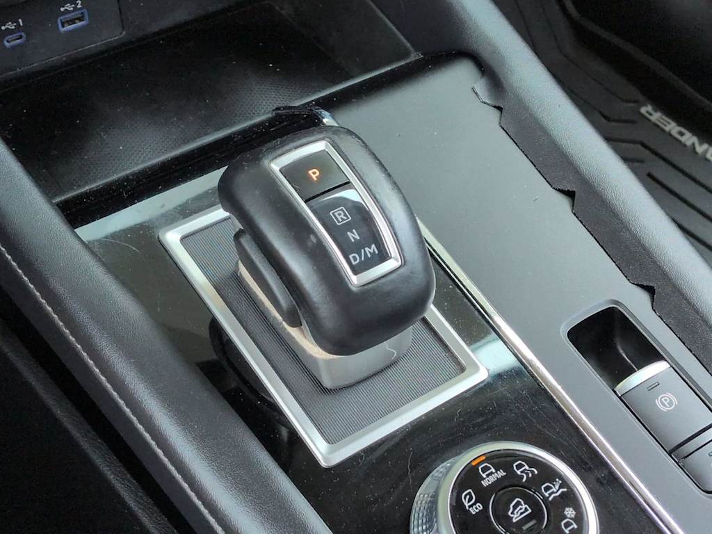 Thumbnail: 2023 Mitsubishi Outlander - 36