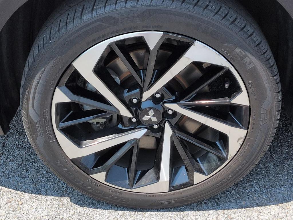 Thumbnail: 2023 Mitsubishi Outlander - 8
