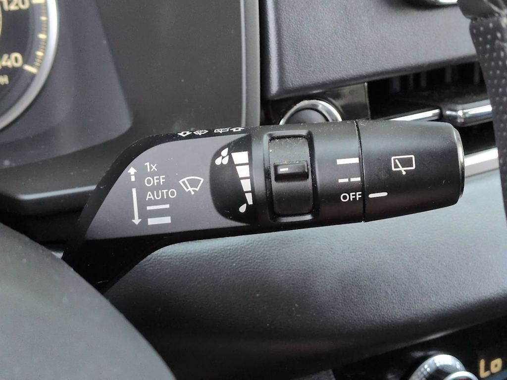 Thumbnail: 2023 Mitsubishi Outlander - 32