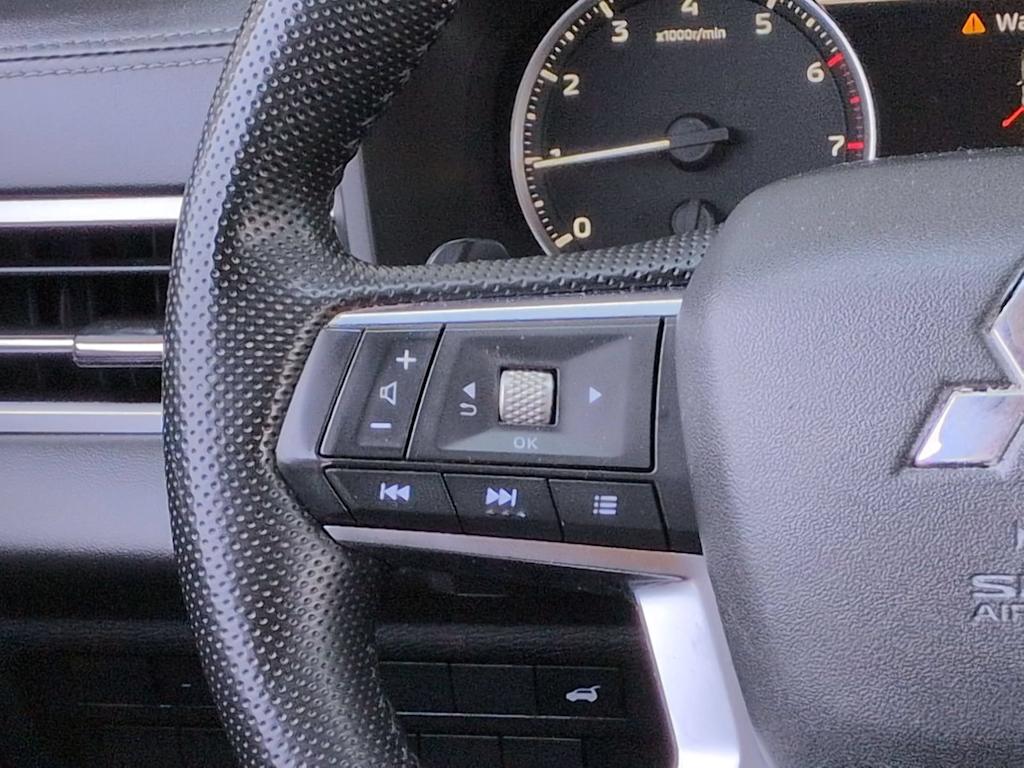 Thumbnail: 2023 Mitsubishi Outlander - 30
