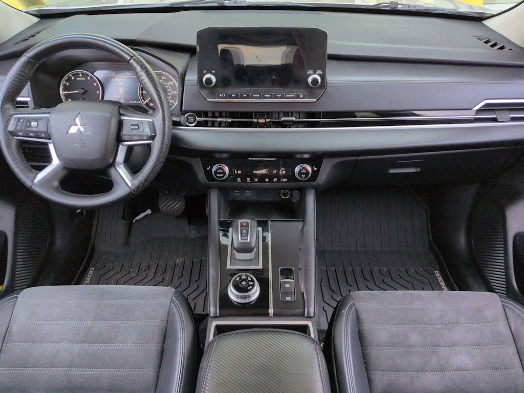 Thumbnail: 2023 Mitsubishi Outlander - 10
