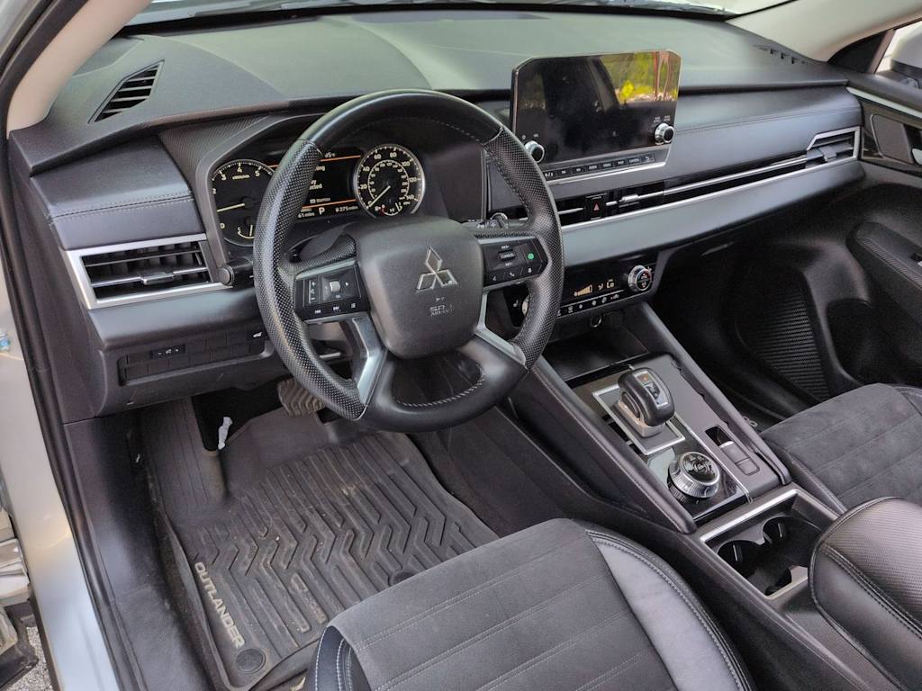 Thumbnail: 2023 Mitsubishi Outlander - 2