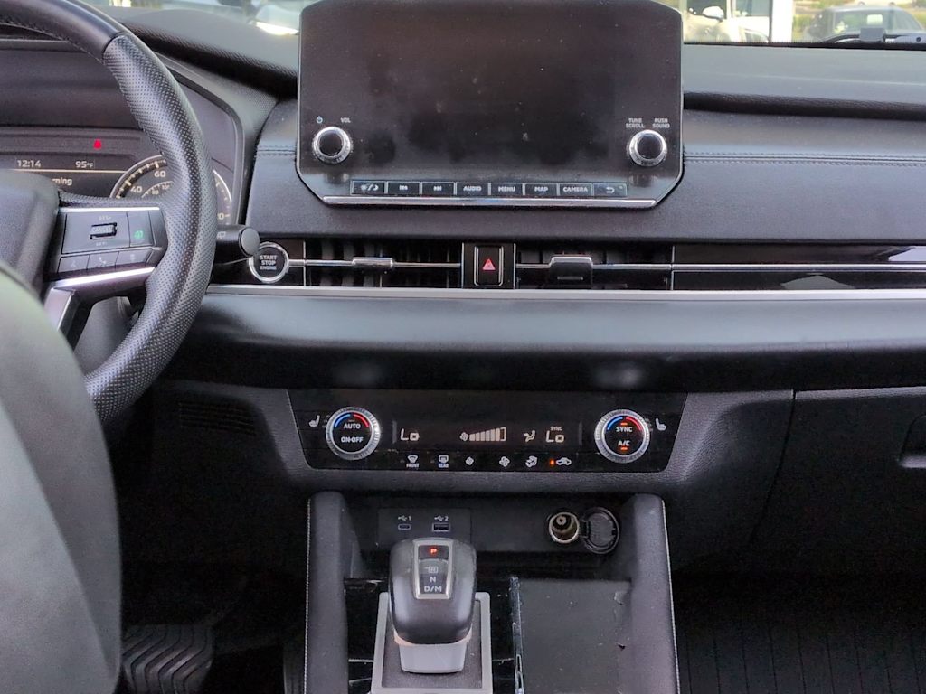 Thumbnail: 2023 Mitsubishi Outlander - 15