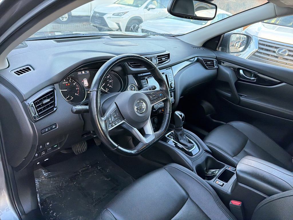 Thumbnail: 2022 Nissan Rogue Sport - 2