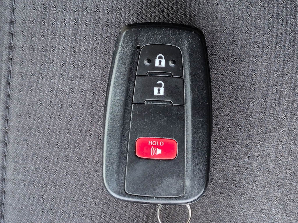 Thumbnail: 2022 Toyota Prius - 17