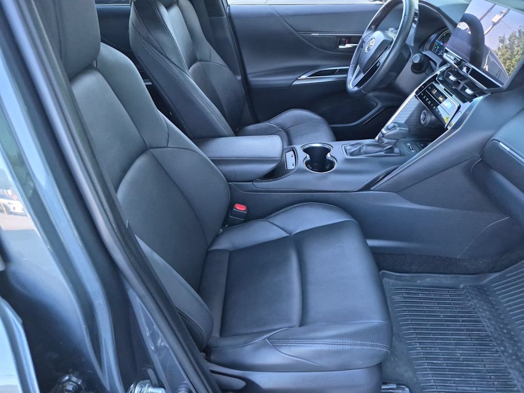 Thumbnail: 2023 Toyota Venza - 30