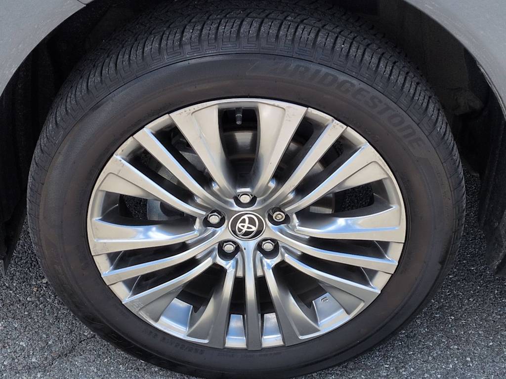 Thumbnail: 2023 Toyota Venza - 8