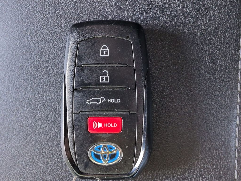 Thumbnail: 2021 Toyota Venza - 19