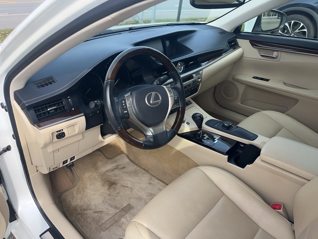 Thumbnail: 2015 Lexus ES - 2