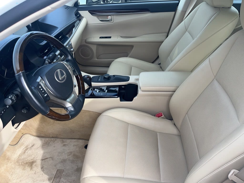 Thumbnail: 2015 Lexus ES - 5