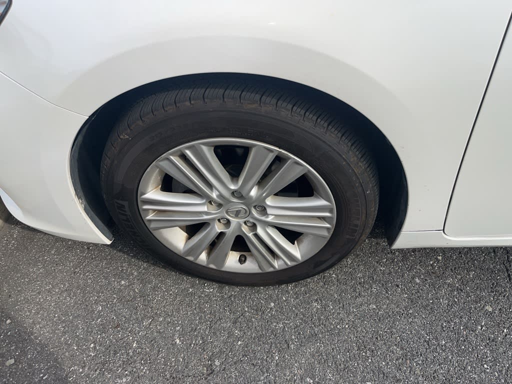 Thumbnail: 2015 Lexus ES - 10