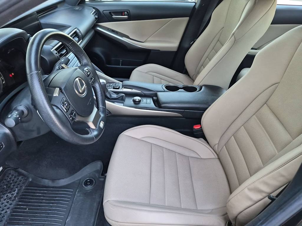 Thumbnail: 2018 Lexus IS - 11