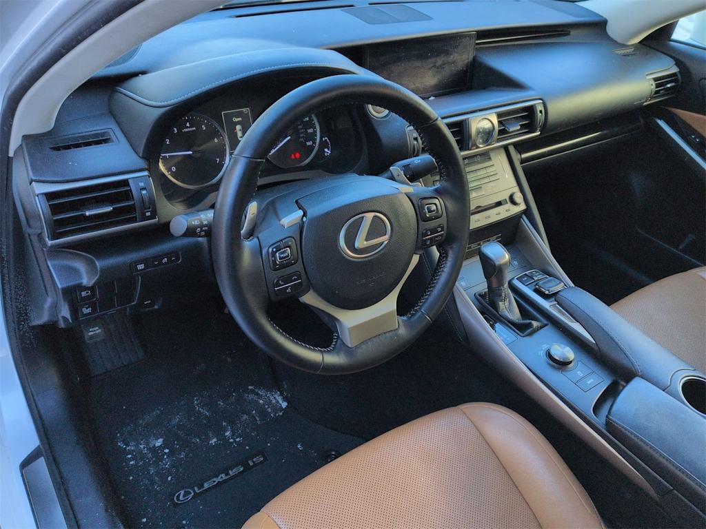 Thumbnail: 2017 Lexus IS - 2