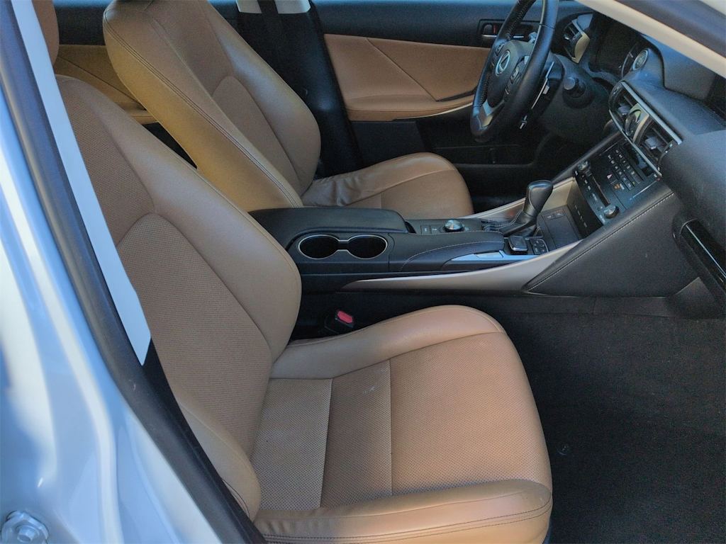 Thumbnail: 2017 Lexus IS - 31