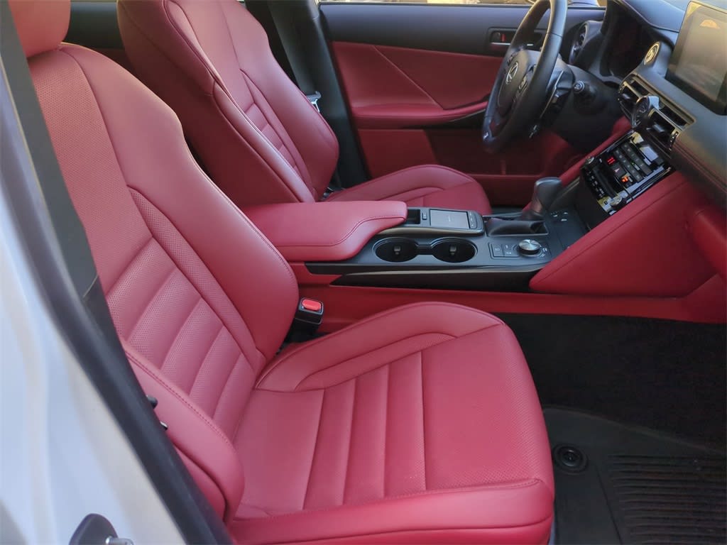 2023 Lexus IS 350 32