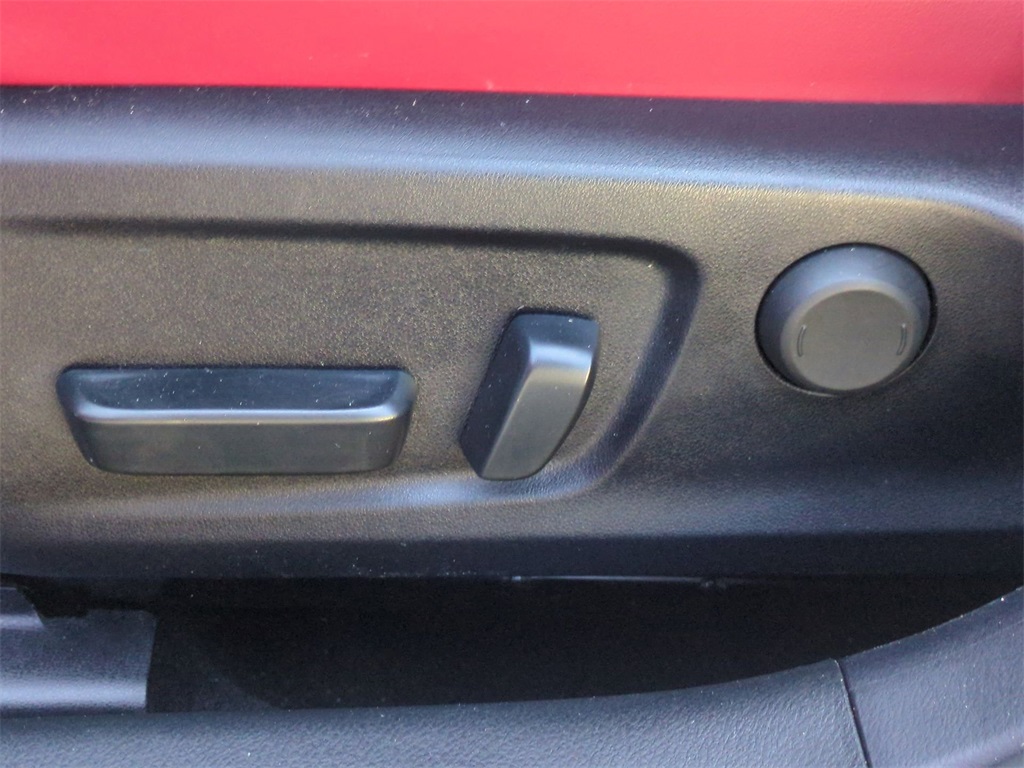 2023 Lexus IS 350 28