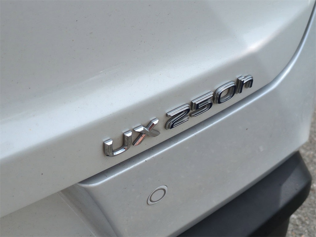 Thumbnail: 2022 Lexus UX - 26