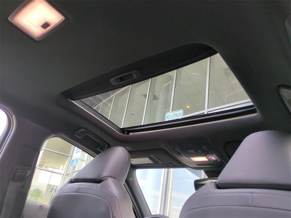 Thumbnail: 2022 Lexus UX - 30