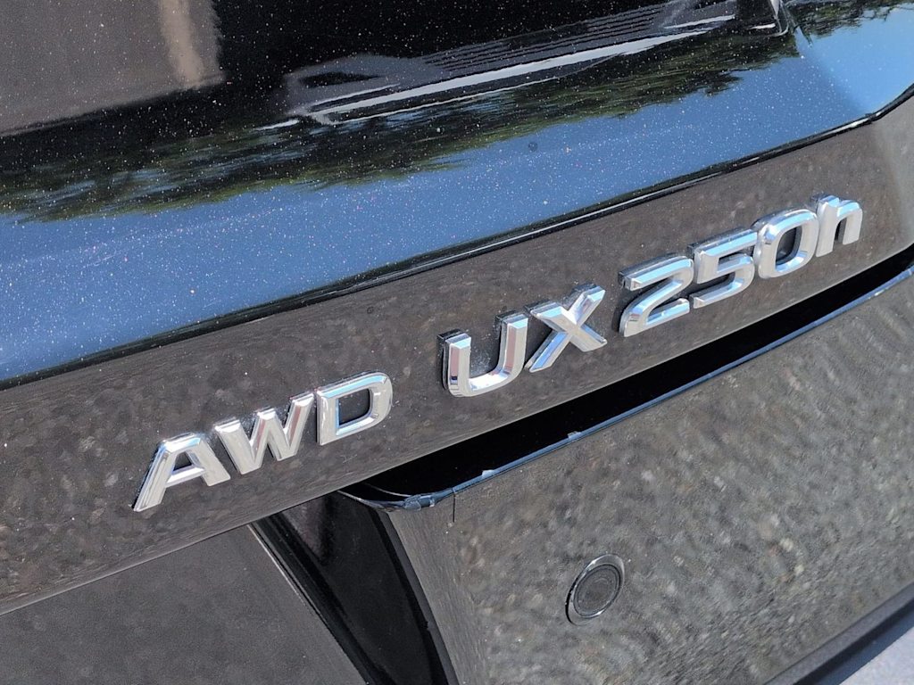 Thumbnail: 2024 Lexus UX - 7