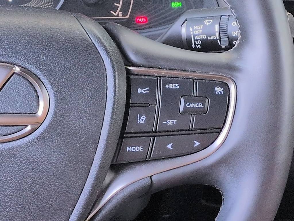Thumbnail: 2024 Lexus UX - 33