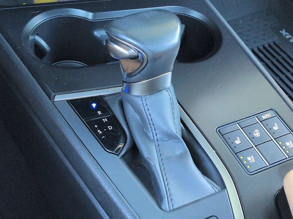 Thumbnail: 2024 Lexus UX - 16