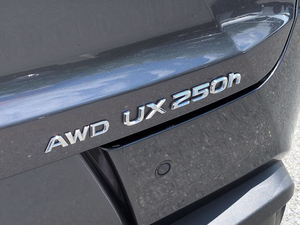 Thumbnail: 2023 Lexus UX - 7