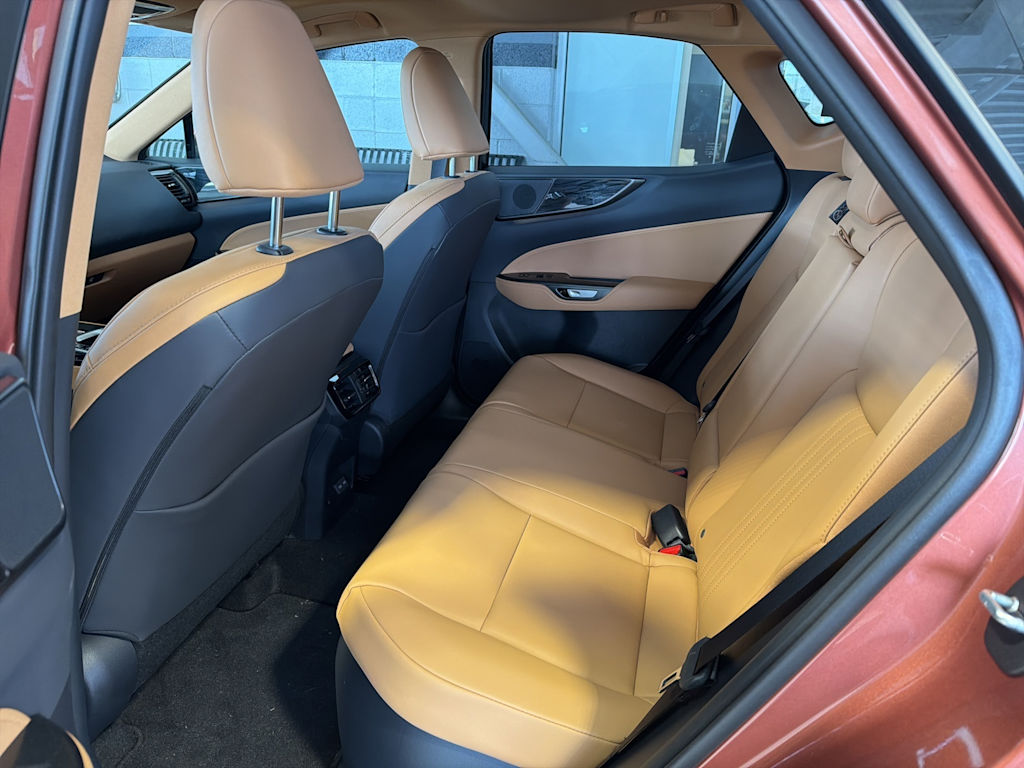 Thumbnail: 2025 Lexus ES - 18